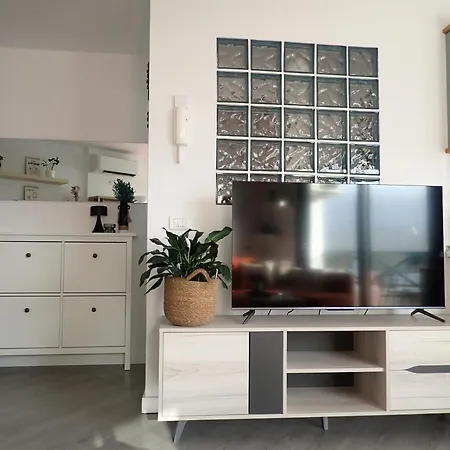 Luceros De - Aircon & Balcony أَغايتي