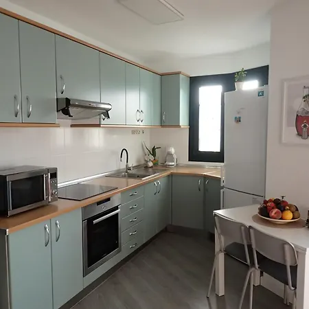 Luceros De - Aircon & Balcony أَغايتي