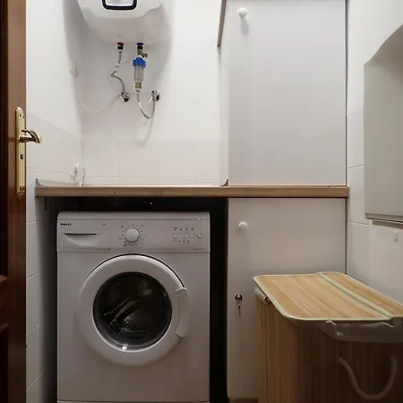 Luceros De - Aircon & Balcony أَغايتي